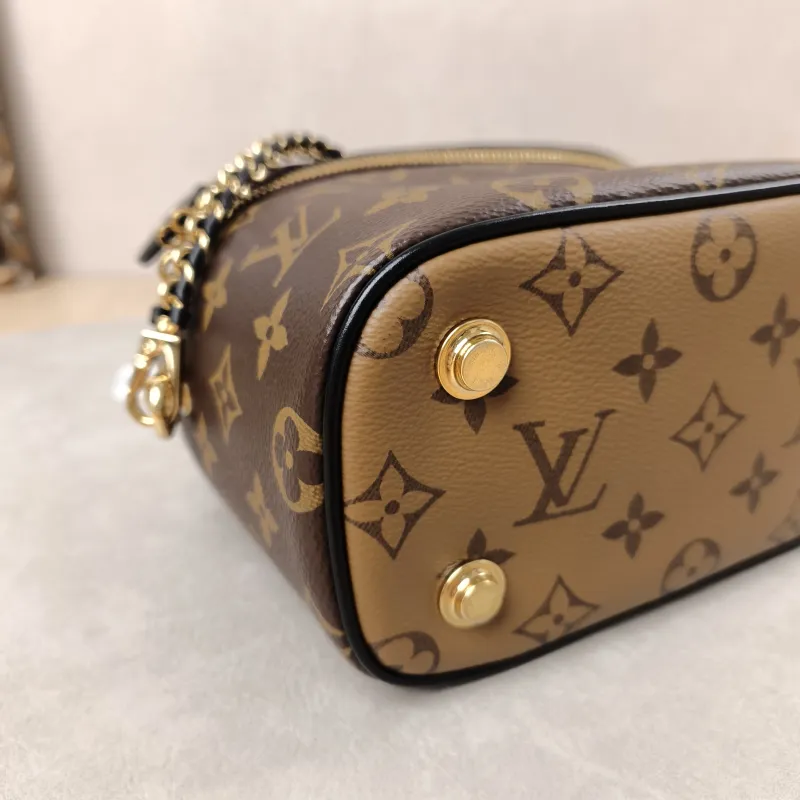 Louis Vuitton Shoulder Bag VANITY Cosmetic Bag Monogram PVC Small19 × 11 × 13 cm — detail view 1 of 17