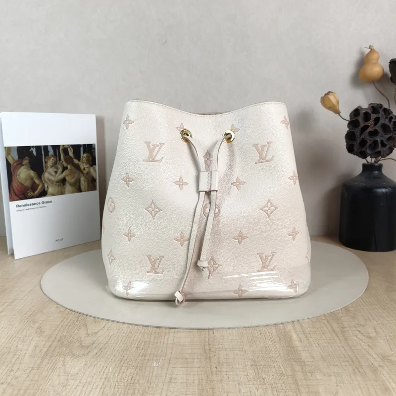 Louis Vuitton Shoulder Bag NÉONOÉ Bucket Bag White Empreinte Embossed Calfskin Monogram Medium26 × 17.5 × 26 cm