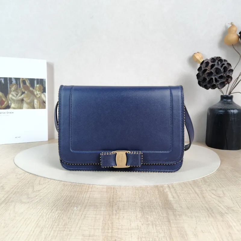 FERRAGAMO Shoulder Bag Shoulder Bag Navy Calfskin One Size25 × 9 × 16.5 cm