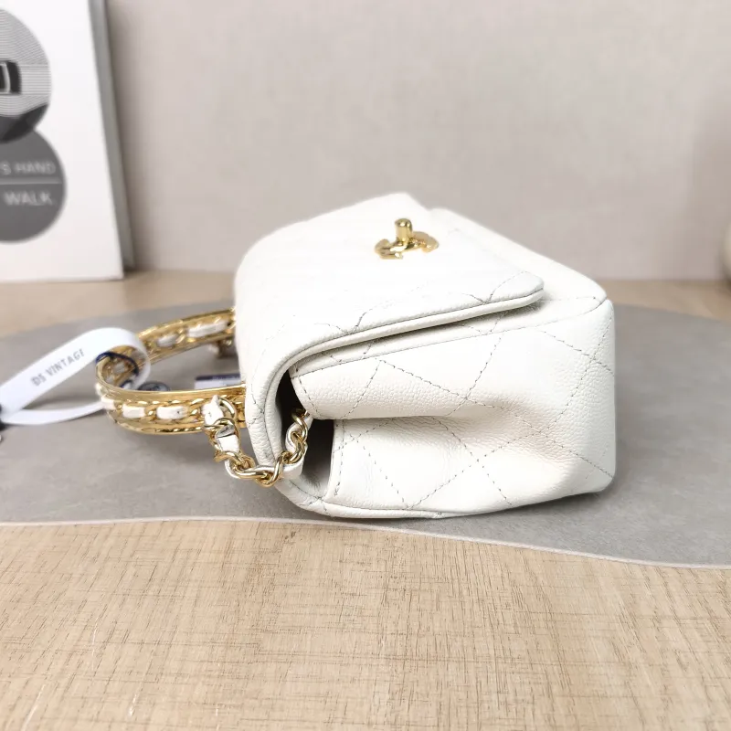 Chanel Crossbody Bag White Calfskin One Size18 × 7 × 11.5 cm — detail view 6 of 12