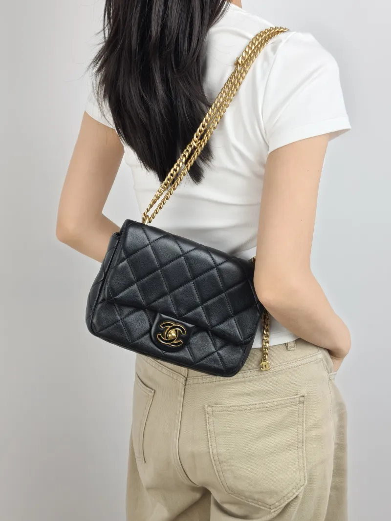 Chanel Crossbody Bag 22p Black Lambskin One Size 20 × 5 × 15 cm — on-model view 2 of 3