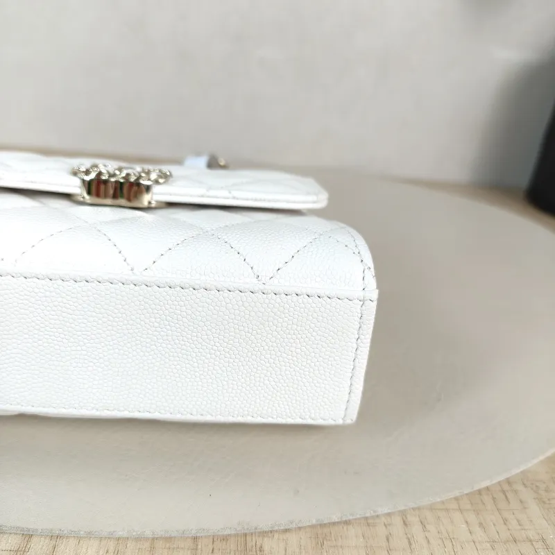 Chanel Crossbody Bag kelly White Grained Calfskin nano 15 × 5 × 11 cm — detail view 4 of 12