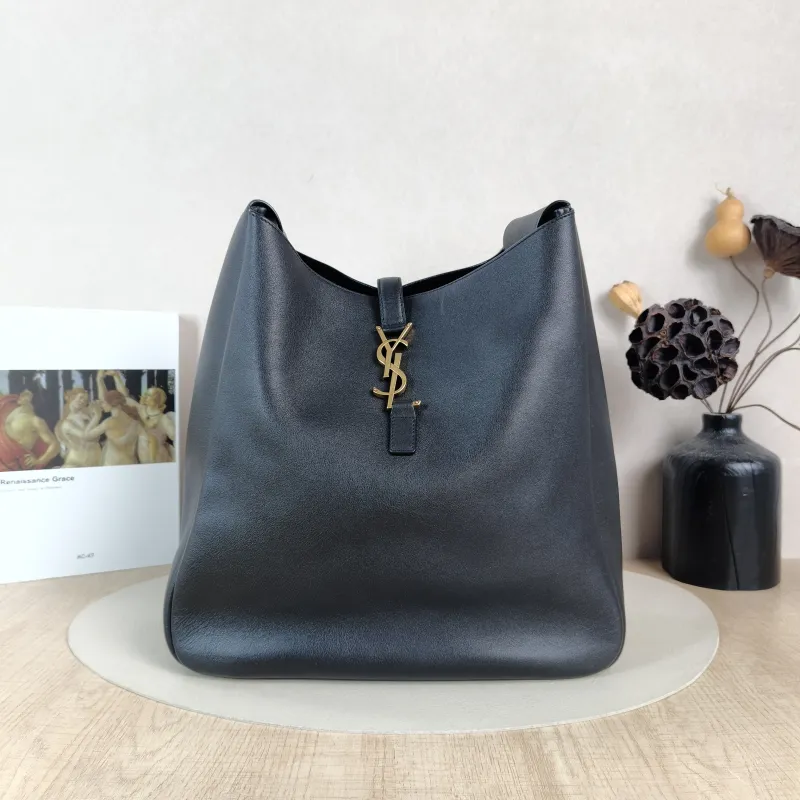 SAINT LAURENT Shoulder Bag LE 5 À 7 Hobo Black Calfskin Large30 × 13 × 31 cm