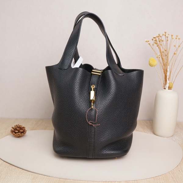 Hermès picotinlock22 c Black with Gold-Tone Hardware Calfskin · Dust Bag · 22 × 17 × 21 cm