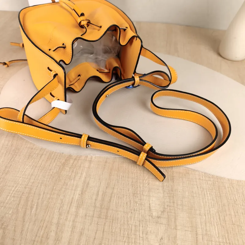 LOEWE Crossbody Bag Hammock Calfskinmini17 × 11 × 19.5 cm — detail view 11 of 11
