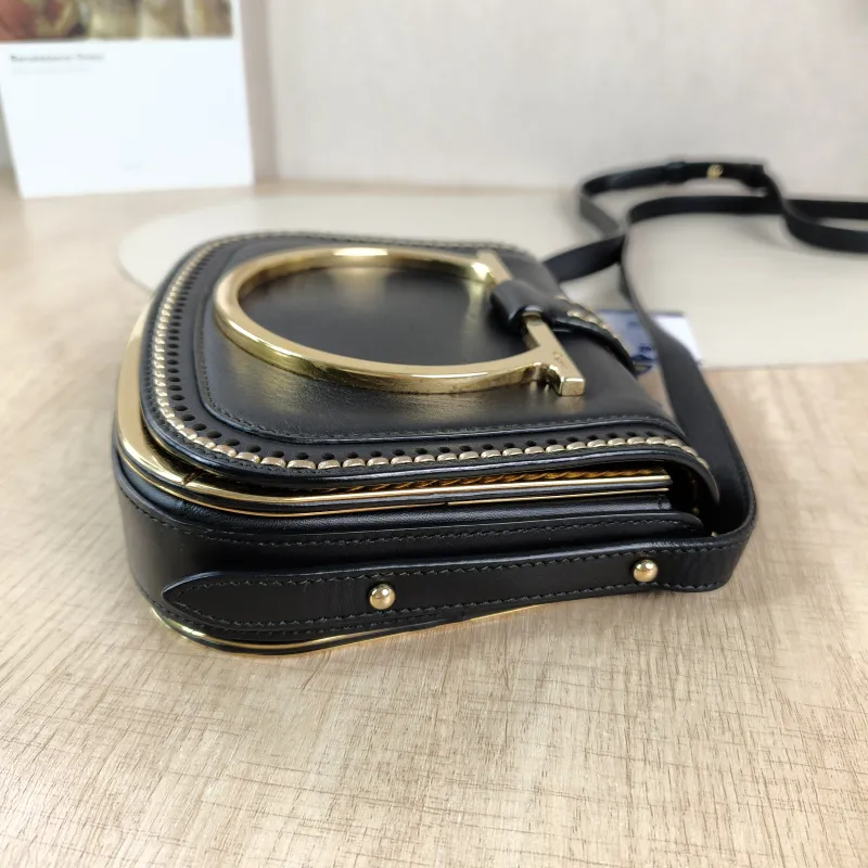 FERRAGAMO Shoulder Bag Shoulder Bag Black Calfskin One Size18 × 5 × 15 cm — detail view 11 of 12