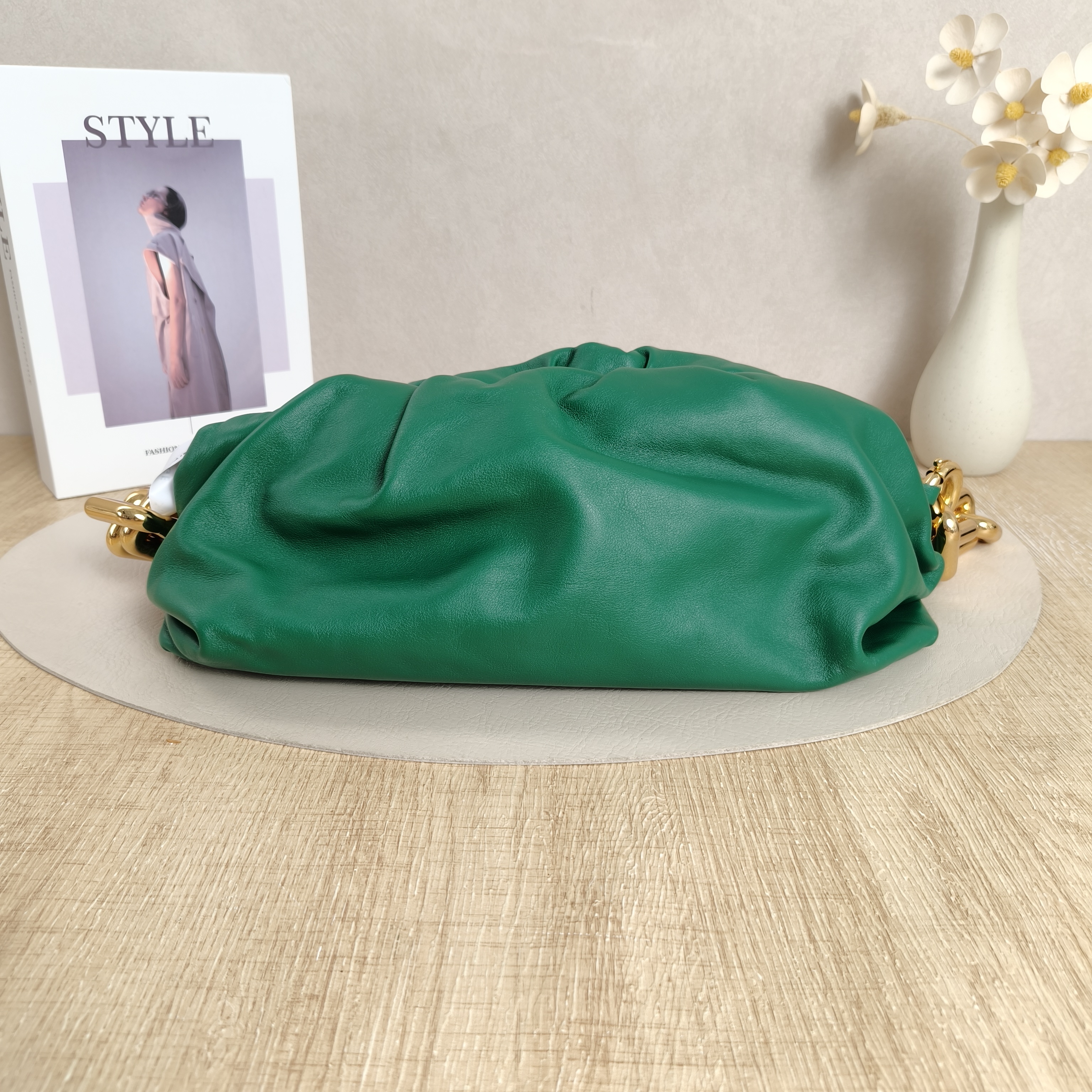 Bottega Veneta Shoulder Bag The Chain Pouch Green Calfskin One Size30 × 8 × 15 cm — cover view 10 of 10