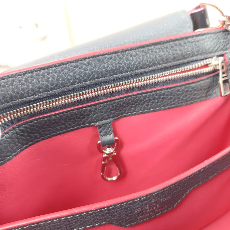 Louis Vuitton Top Handle Bag Capucines Black Calfskin Medium31.5 × 11 × 20 cm — detail view 1 of 22