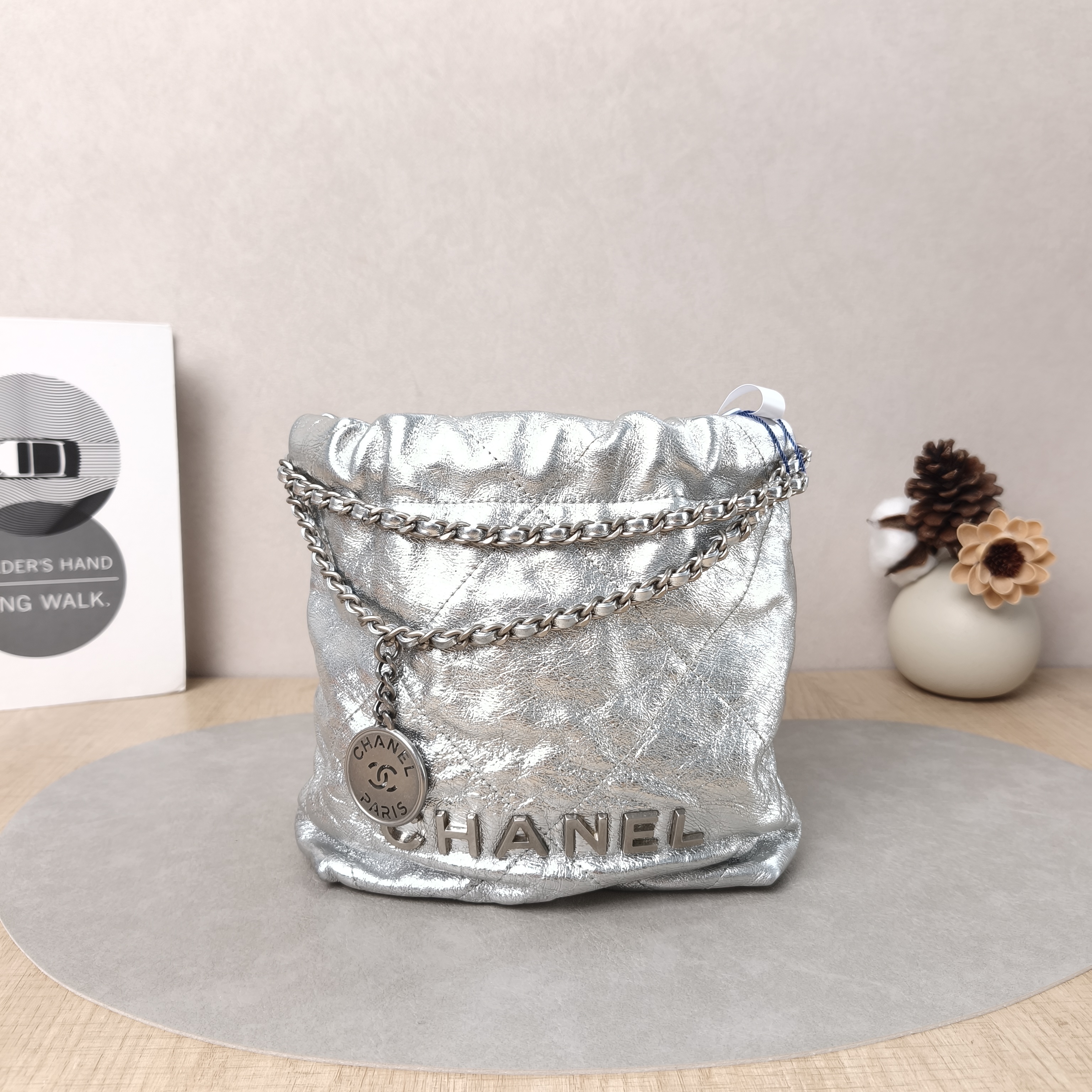 Chanel Crossbody Bag22Bag Silver Calfskinmini20 × 6 × 19 cm