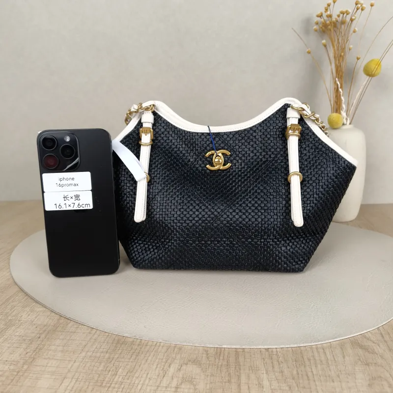 Chanel Shoulder Bag White Woven One Size19 × 7 × 20 cm — cover view 5 of 9