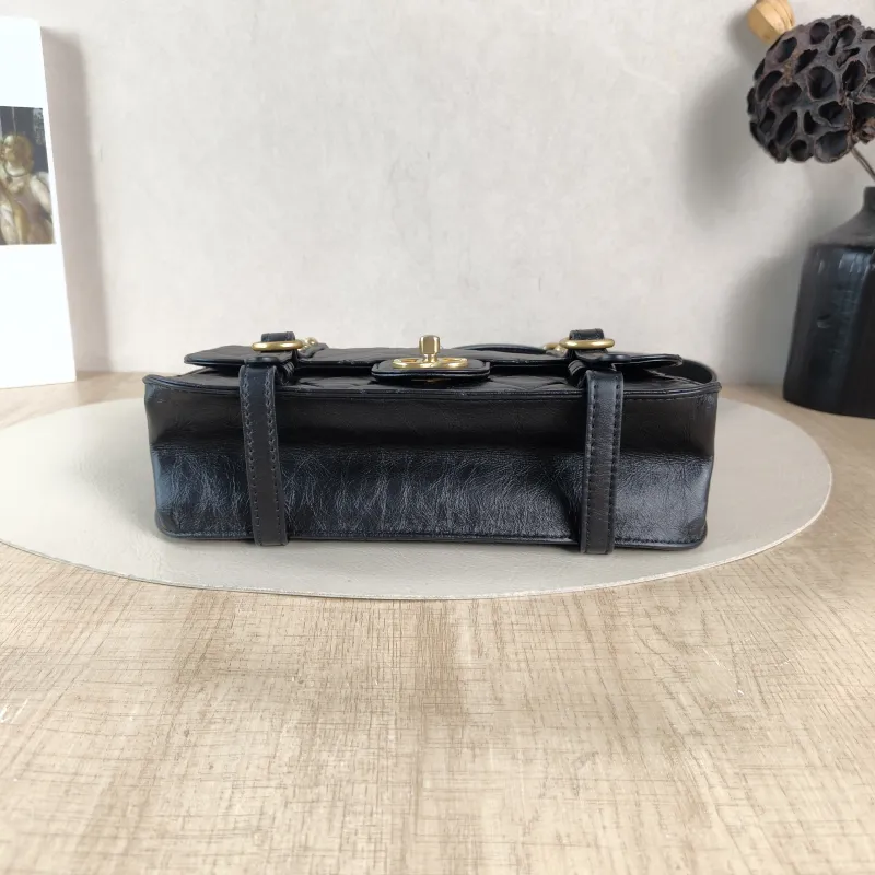 Chanel Crossbody Bag Messenger Bag Black Calfskin One Size 24.5 × 8 × 16.5 cm — cover view 2 of 5