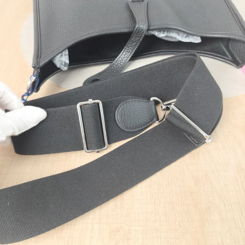 Hermès Crossbody Bag Evelyne 29 29Black Silver-Tone Hardware Clemence Taurillon TC Calfskin Small29 × 8 × 30 cm — detail view 3 of 12