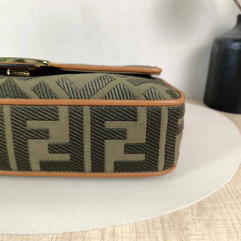 FENDI Crossbody Bag Baguette Baguette Bag Green Canvas Medium27 × 6 × 15 cm — detail view 12 of 13