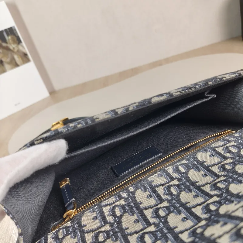 DIOR Crossbody Bag 30Montaigne 30 Edition Canvas Medium 24 × 8 × 17 cm — detail view 6 of 11