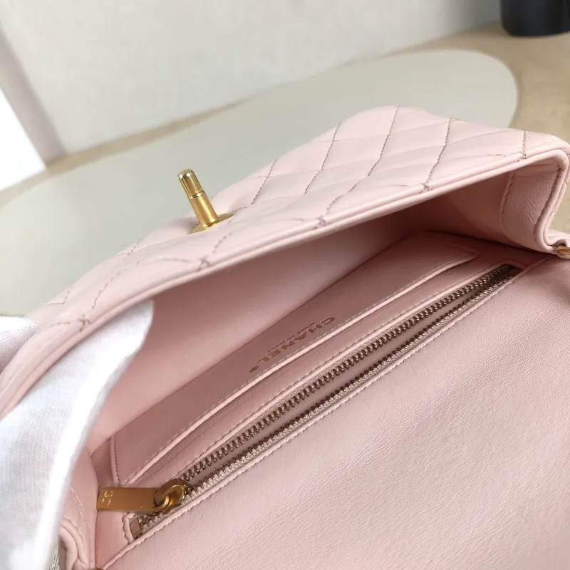Chanel Crossbody Bag mini Pink Lambskin One Size 20 × 6 × 12 cm — detail view 2 of 14