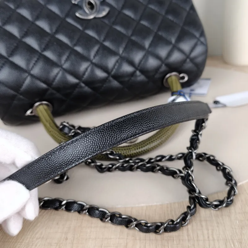 Chanel Top Handle Bag Coco Handle​ Black Grained Calfskin Medium 29 × 12 × 18 cm 23 — detail view 6 of 14