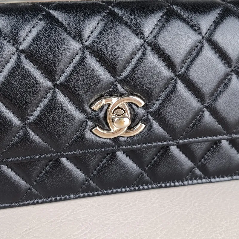 Chanel Crossbody Bag trendy cc woc Black Lambskin Mini 19.2 × 3.5 × 12.3 cm — detail view 3 of 13