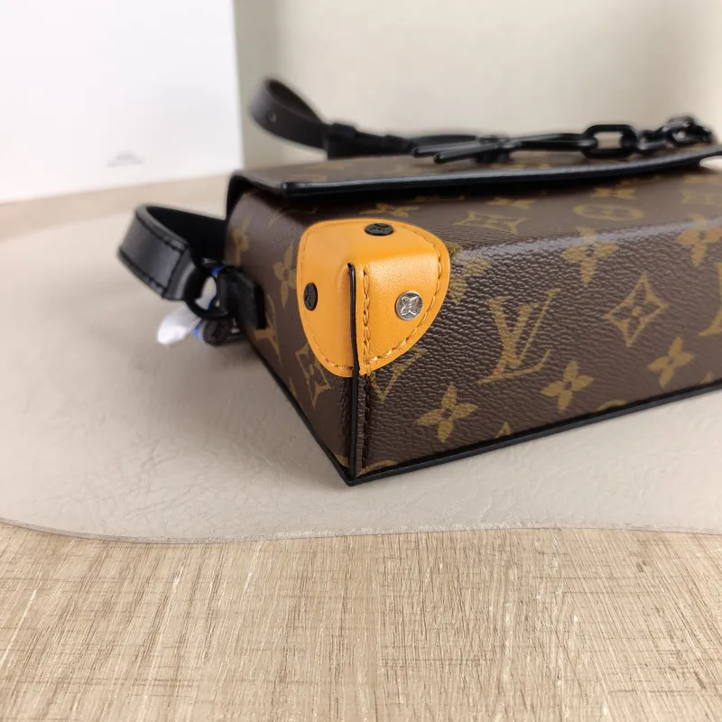 Louis Vuitton Crossbody Bag Steamer Box Yellow · Black · Monogram PVC · Calfskin Mini 18 × 6.5 × 11 cm — detail view 6 of 11