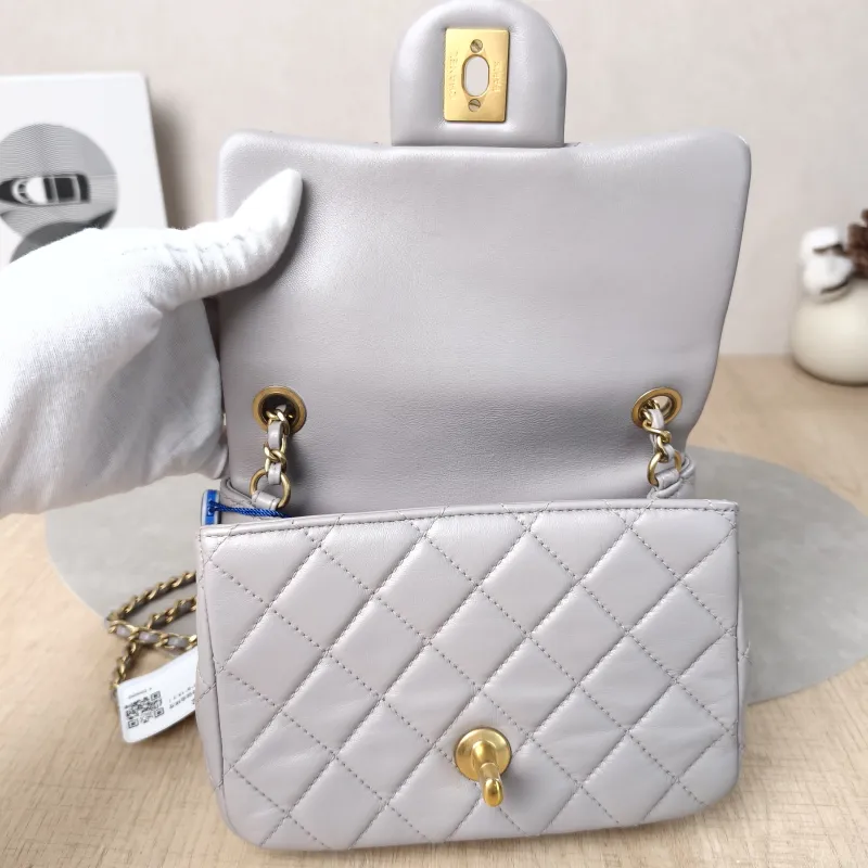 Chanel Crossbody Bag Grey Lambskin One Size17 × 8 × 13.5 cm — detail view 10 of 15