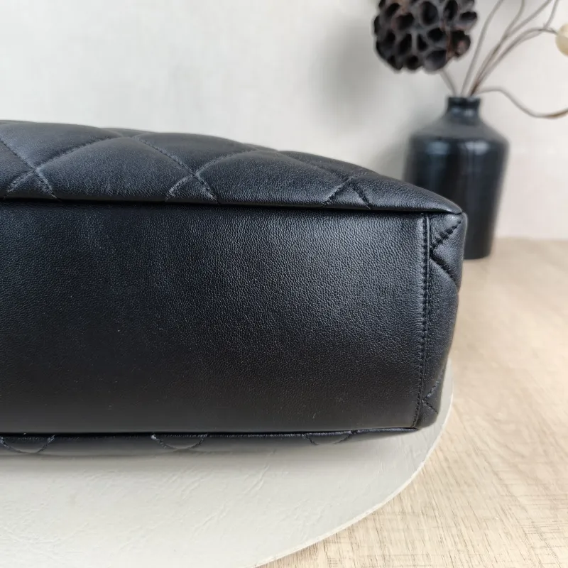 Chanel Shoulder Bag hobo Black Lambskin One Size 39 × 9 × 23 cm — detail view 2 of 12