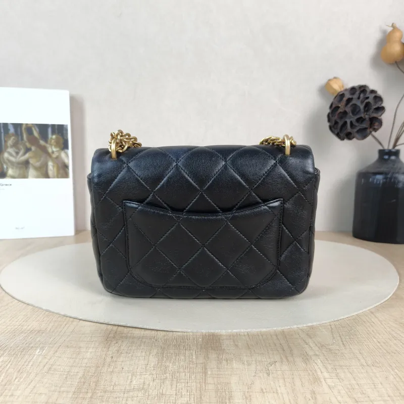Chanel Crossbody Bag 22p Black Lambskin One Size 20 × 5 × 15 cm — cover view 4 of 5