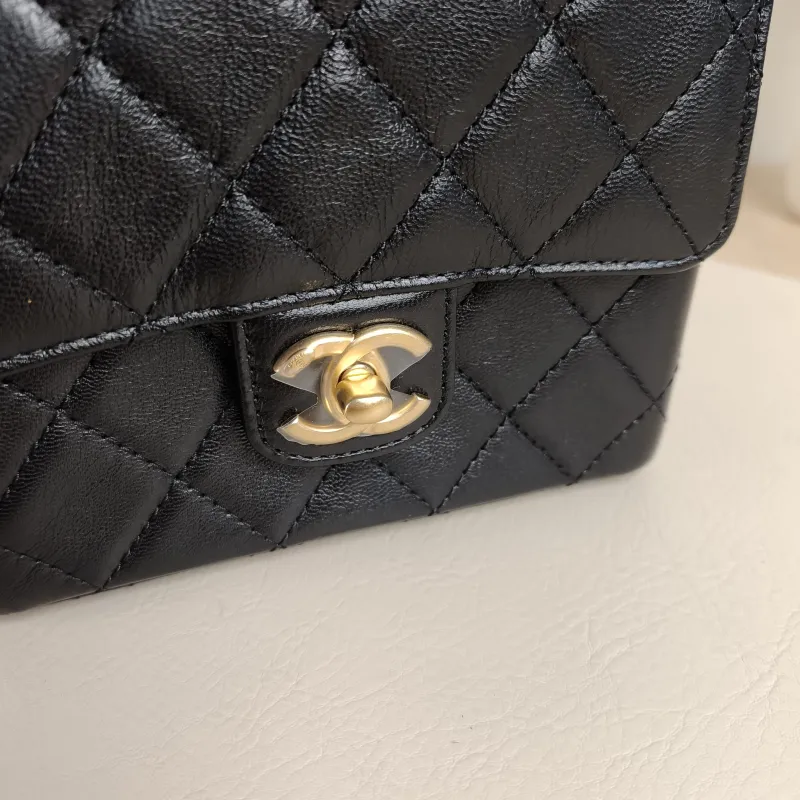 Chanel Crossbody Bag Edition Black Calfskinmini16 × 7 × 15 cm — detail view 4 of 11