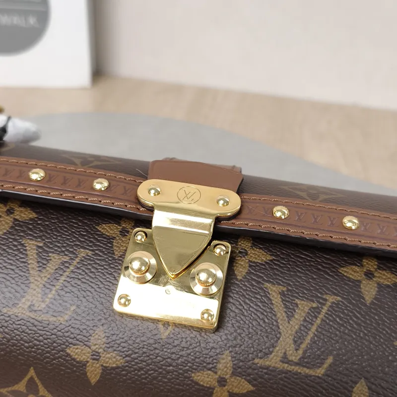 Louis Vuitton Crossbody Bag Papillon Trunk Monogram PVC Small19 × 9 × 9 cm — detail view 4 of 15