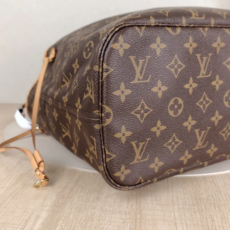 Louis Vuitton Shoulder Bag Neverfull Monogram PVC Medium 31 × 14 × 28 cm — detail view 2 of 11