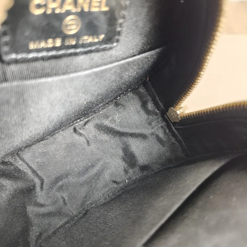 Chanel Crossbody Bag Crossbody Bag Black Waxed Leather One Size12 × 5 × 12 cm — detail view 2 of 12