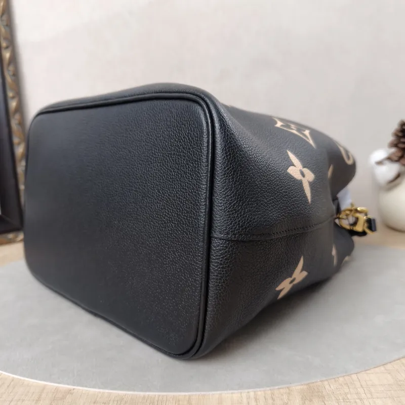 Louis Vuitton Shoulder Bag NÉONOÉ Bucket Bag Black · White Monogram Empreinte Embossed Calfskin Medium26 × 17.5 × 26 cm — cover view 5 of 10