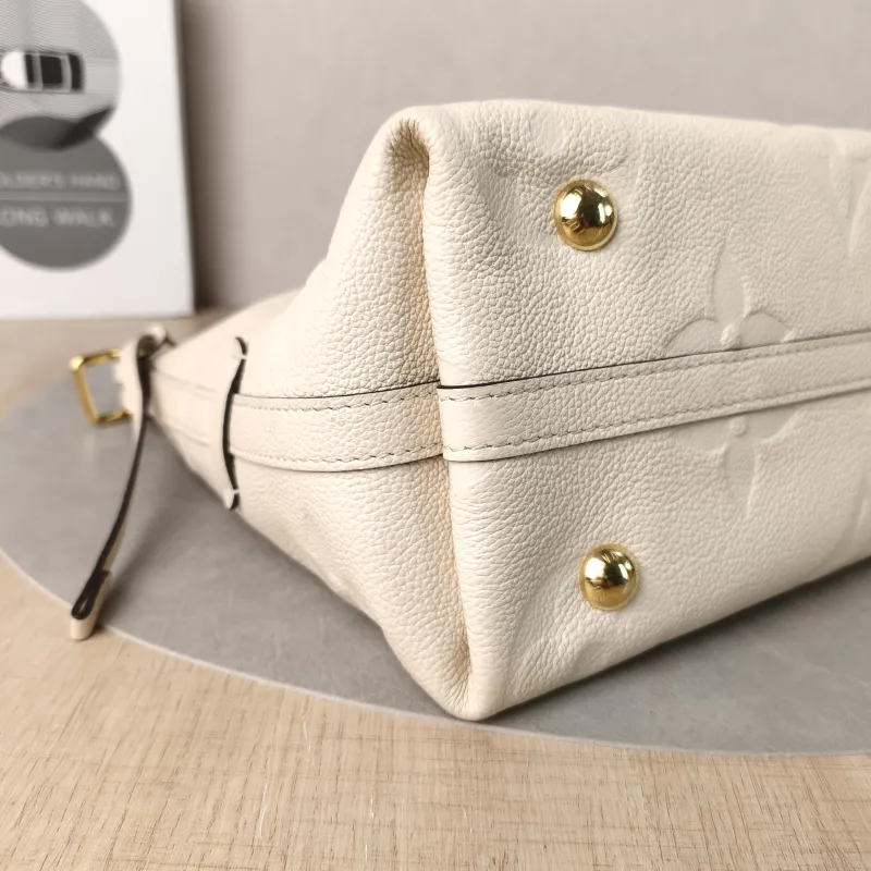 Louis Vuitton Crossbody Bag Carryall White Calfskin Small29.5 × 12 × 24 cm — detail view 12 of 14