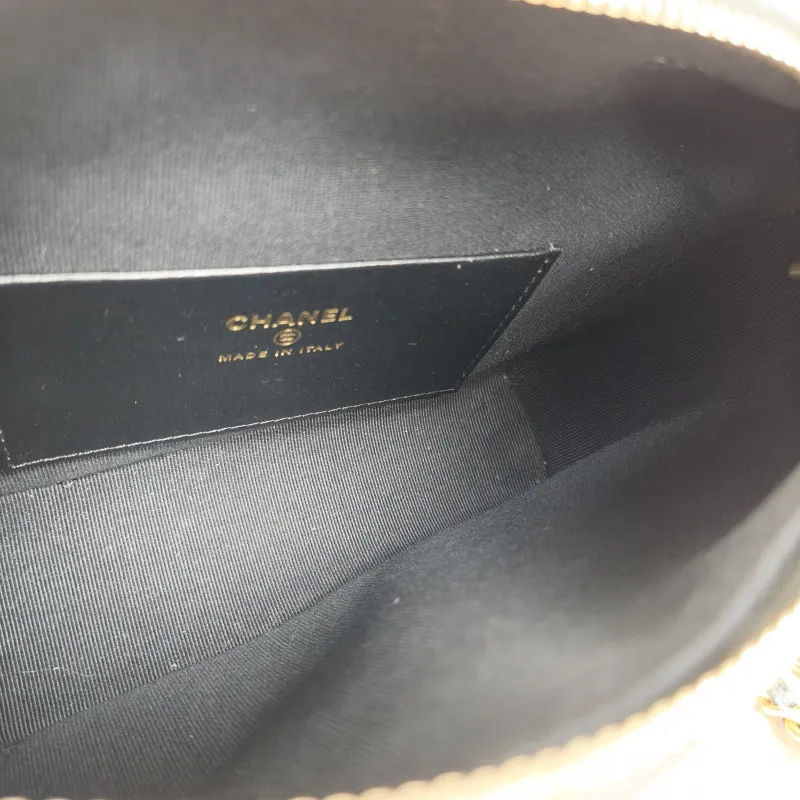 Chanel Crossbody Bag Gold-Tone Hardware Crossbody Bag Black Calfskin One Size21.5 × 7.5 × 19 cm — detail view 6 of 11