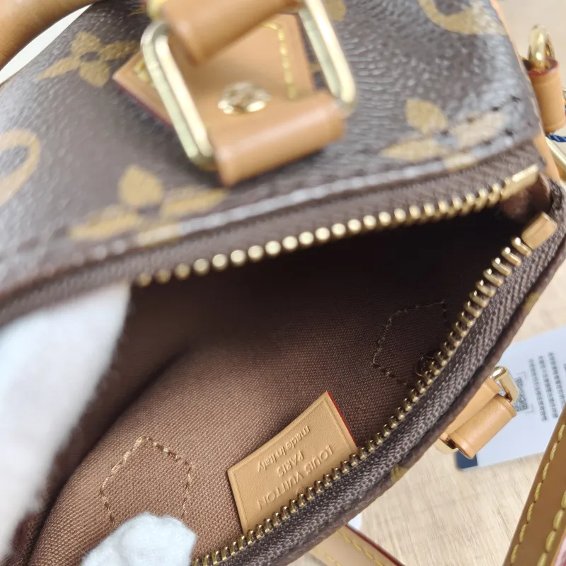 Louis Vuitton Crossbody Bag Speedy Nano Shoulder Strap PV Cnano16 × 7.5 × 10 cm — detail view 3 of 12