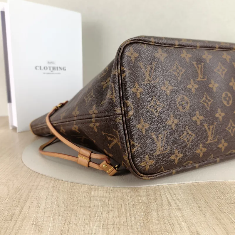 Louis Vuitton Shoulder Bag Neverfull Monogram PVC Medium31 × 14 × 28 cm — detail view 5 of 10