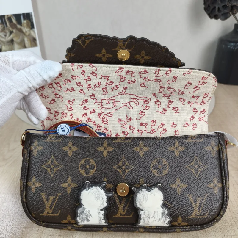 Louis Vuitton Crossbody Bag IVY Monogram PVC Small 23.5 × 4.3 × 12 cm — detail view 5 of 13
