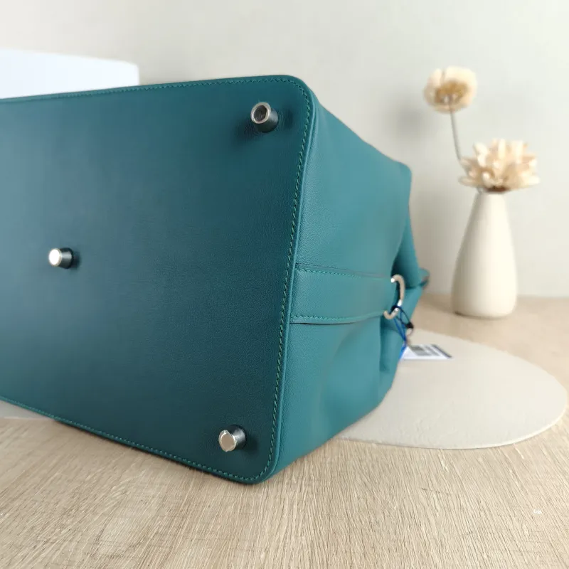 Hermès Top Handle Bag tool box Box Z6 Evercolor Calfskin Medium 26 × 18 × 20 cm R — detail view 6 of 10