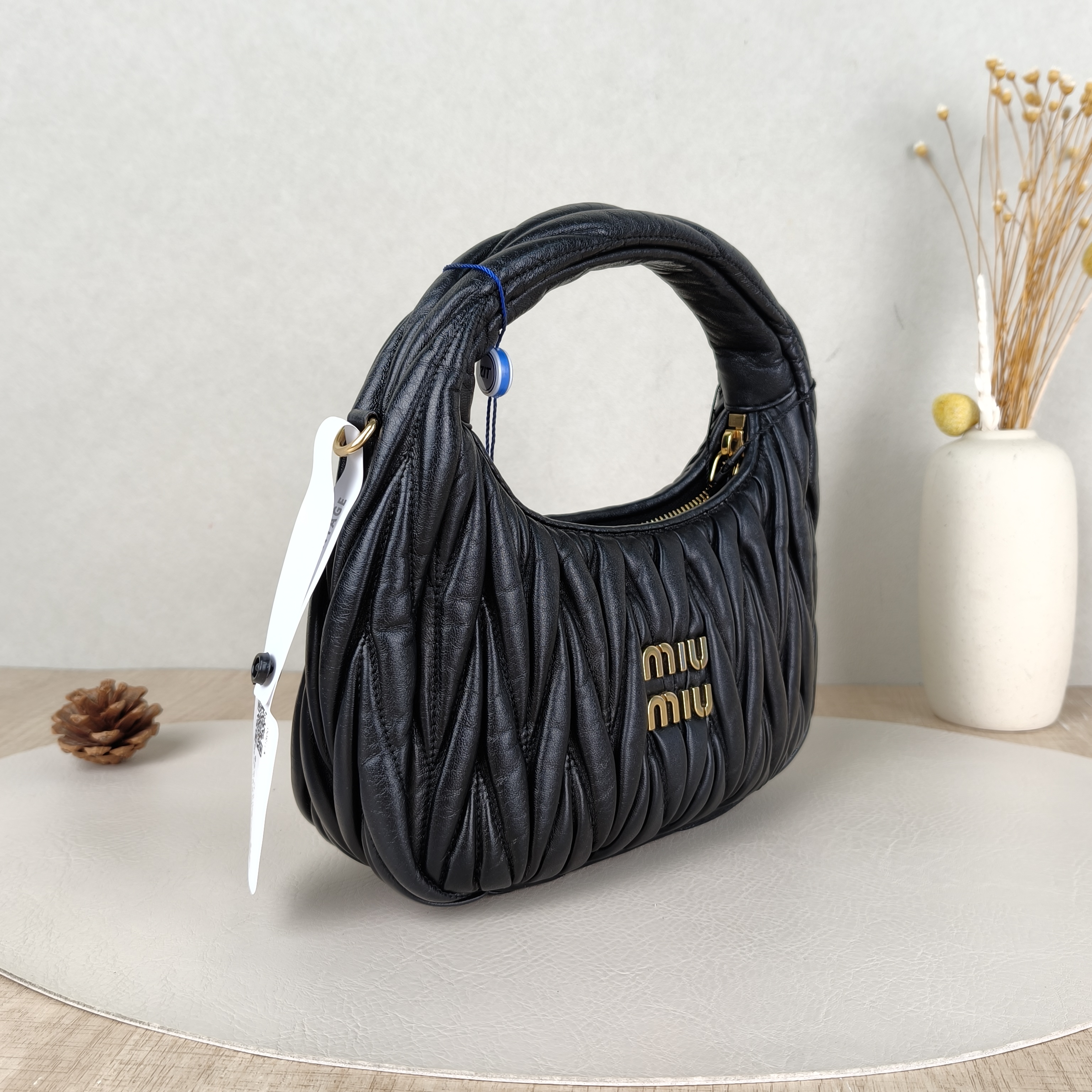 Miumiu Shoulder Bag Wander Matelassé Hobo Black SL ambskin Small20 × 6 × 17 cm — cover view 4 of 5