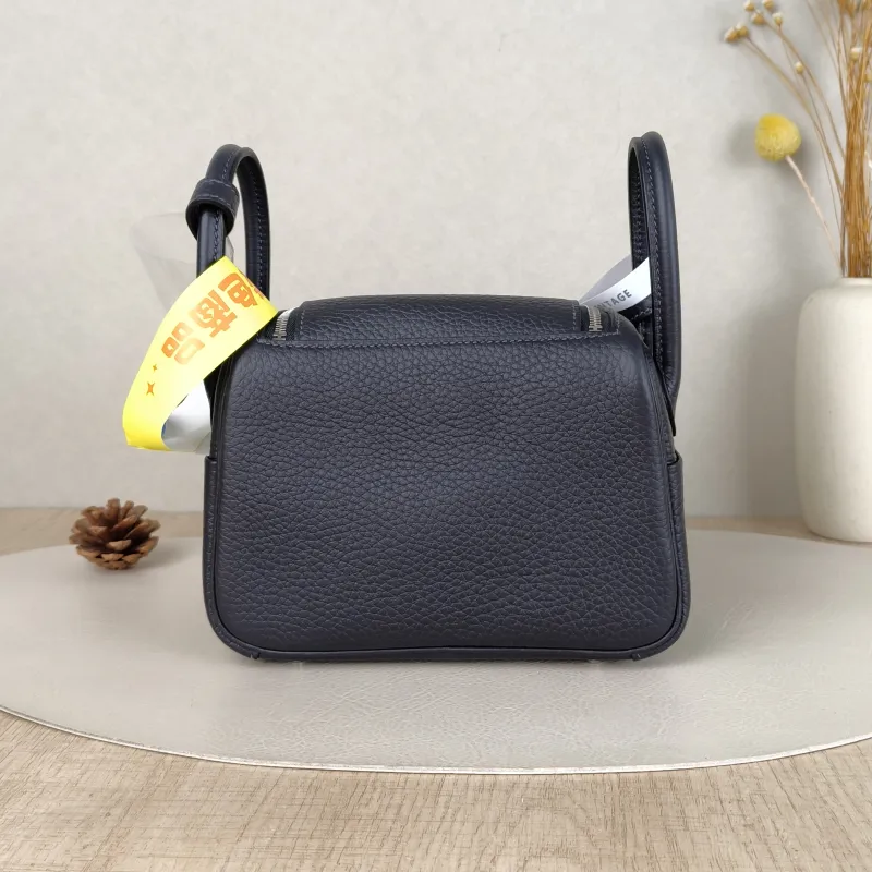 Hermès Crossbody Bag Lindy Mini 19 TC Calfskinmini19 × 9.5 × 13 cm — cover view 4 of 5