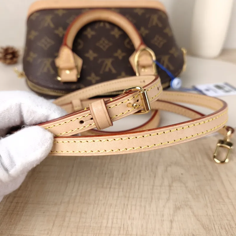 Louis Vuitton Crossbody Bag Alma BB Monogram PVCBB23.5 × 11.5 × 17.5 cm — detail view 6 of 14