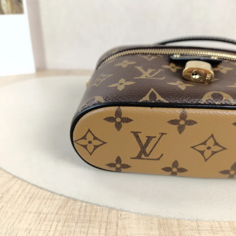 Louis Vuitton Shoulder Bag VANITY Cosmetic Bag Monogram PVC Small19 × 11 × 13 cm — detail view 8 of 11