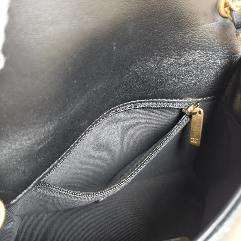 Chanel Crossbody Bag Edition Black Calfskinmini16.5 × 7 × 13 cm — detail view 15 of 15