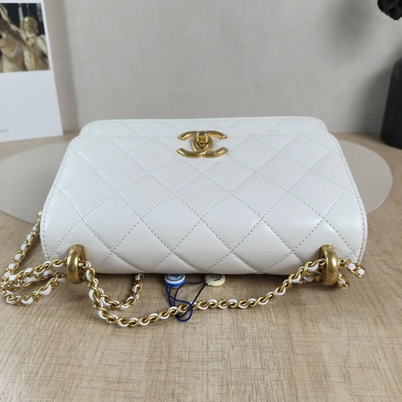 Chanel Crossbody Bag White Calfskin Medium 22 × 8 × 14.5 cm — detail view 14 of 14