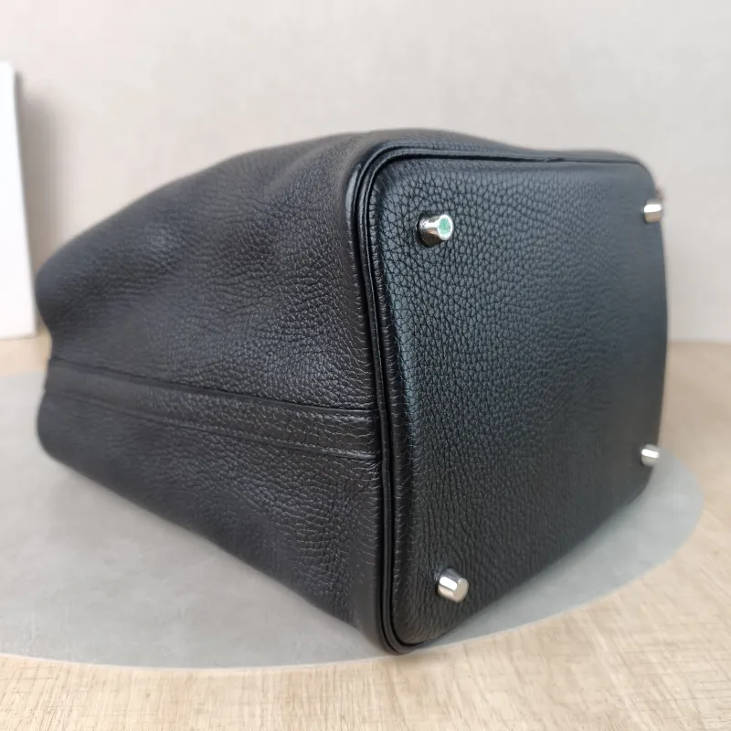 Hermès Top Handle Bag Picotin Lock 22 22 Black Taurillon Clemence TC Calfskin Medium 22 × 18 × 21 cm C — detail view 2 of 12