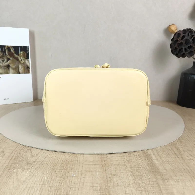Louis Vuitton Shoulder Bag NÉONOÉ Bucket Bag BB Yellow Calfskin BB 20 × 13 × 20 cm — cover view 4 of 5