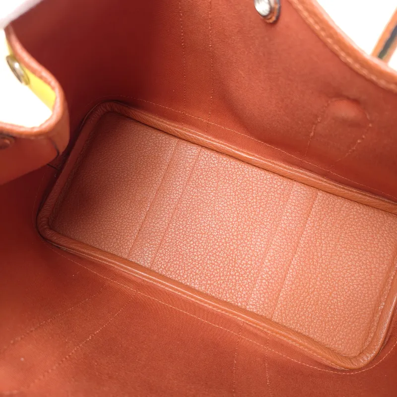 Hermès Top Handle Bag Garden Party 30 30 Canvas · Negonda Calfskin Medium30 × 13 × 21 cm — detail view 6 of 12