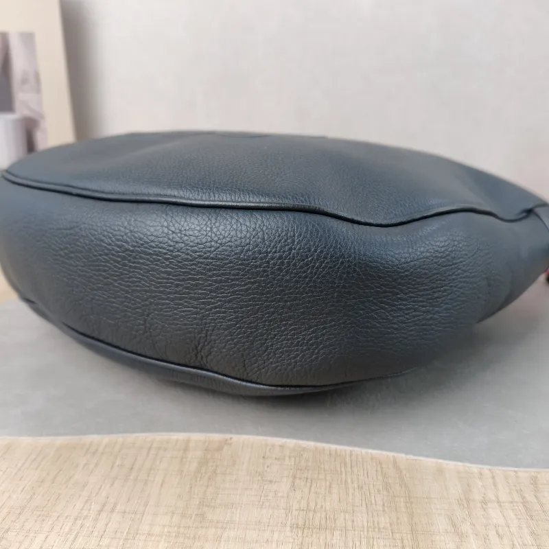 CELINE Shoulder Bag HELOISE TRIOMPHE Grey Calfskin Medium 28.5 × 8 × 30 cm — detail view 4 of 14