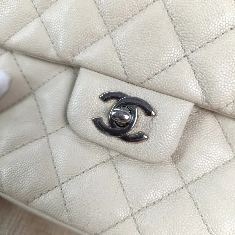 Chanel Crossbody Bagcf Collection Crossbody Bag White Calfskin One Size19 × 7 × 16 cm — detail view 4 of 16