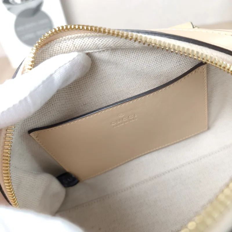 GUCCI Crossbody Bag GG matelasse Beige Calfskinmini19 × 11 × 13 cm — detail view 3 of 11