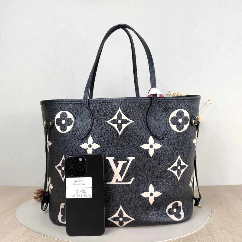 Louis Vuitton Shoulder Bag Neverfull Black · White Calfskin Medium 31 × 14 × 28 cm — cover view 3 of 5