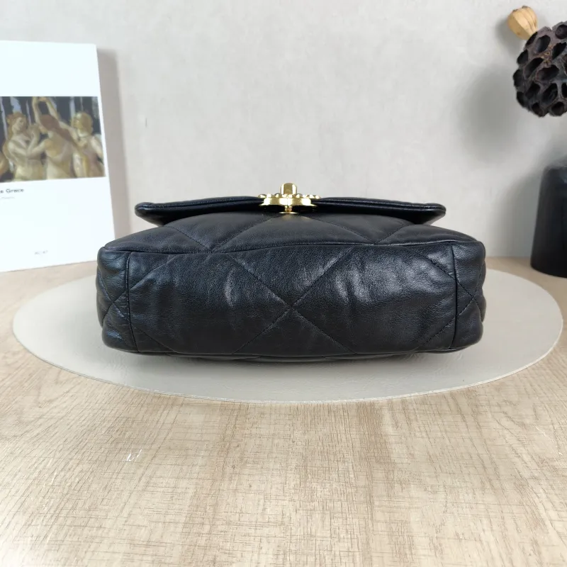 Chanel Crossbody Bag19Bag Black SL ambskin Small26 × 9 × 16 cm — cover view 4 of 5